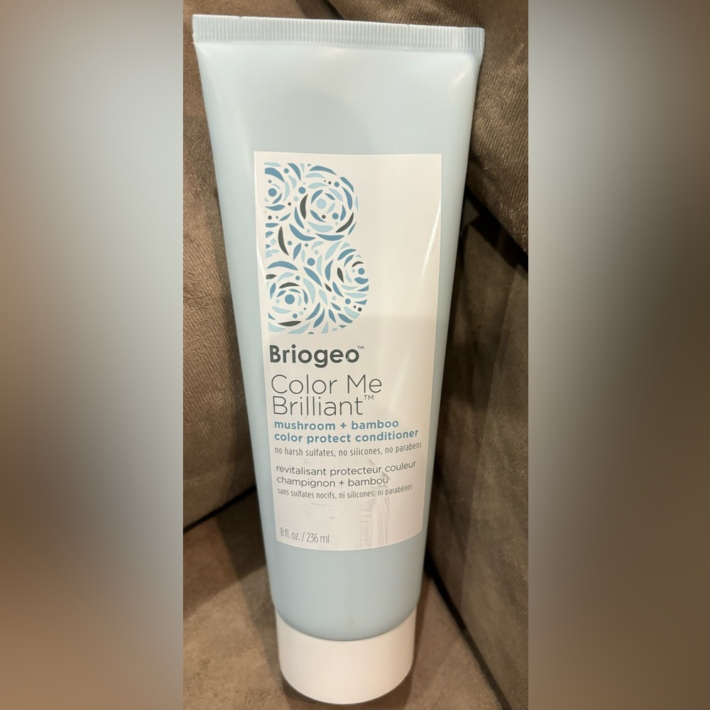 Briogeo color me brilliant conditioner 
Brand new
8 fl oz